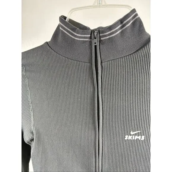SKIMS Nike NWT Ribbed Seamless Cropped Full Zip Jacket in Obsidian Size XS - Picture 2 of 10